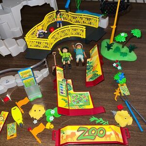 PLAYMOBIL Family Fun Large City Zoo 70341 Playset Nearly Complete w Animals